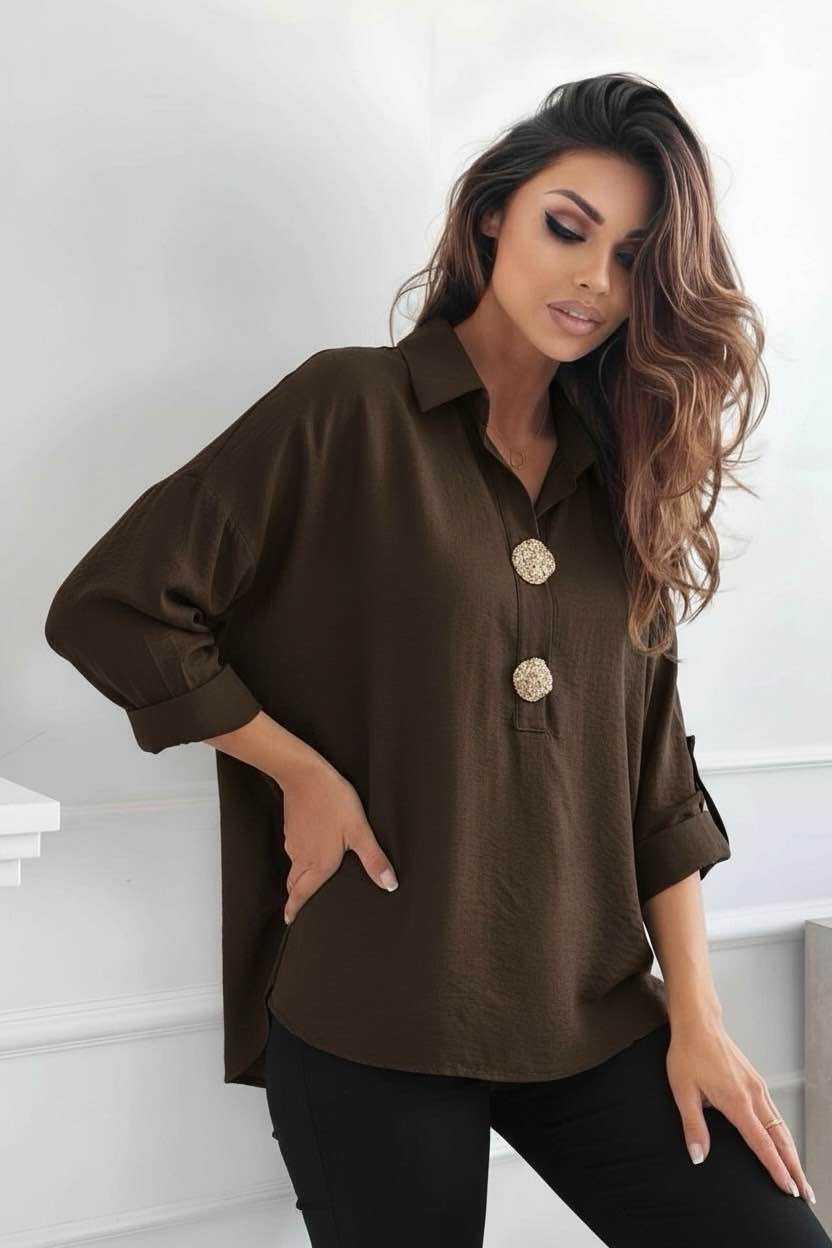 Brun oversize skjortebluse med knapper – elegant og stilfuld