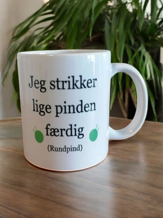 Jeg strikker lige pinden færdig